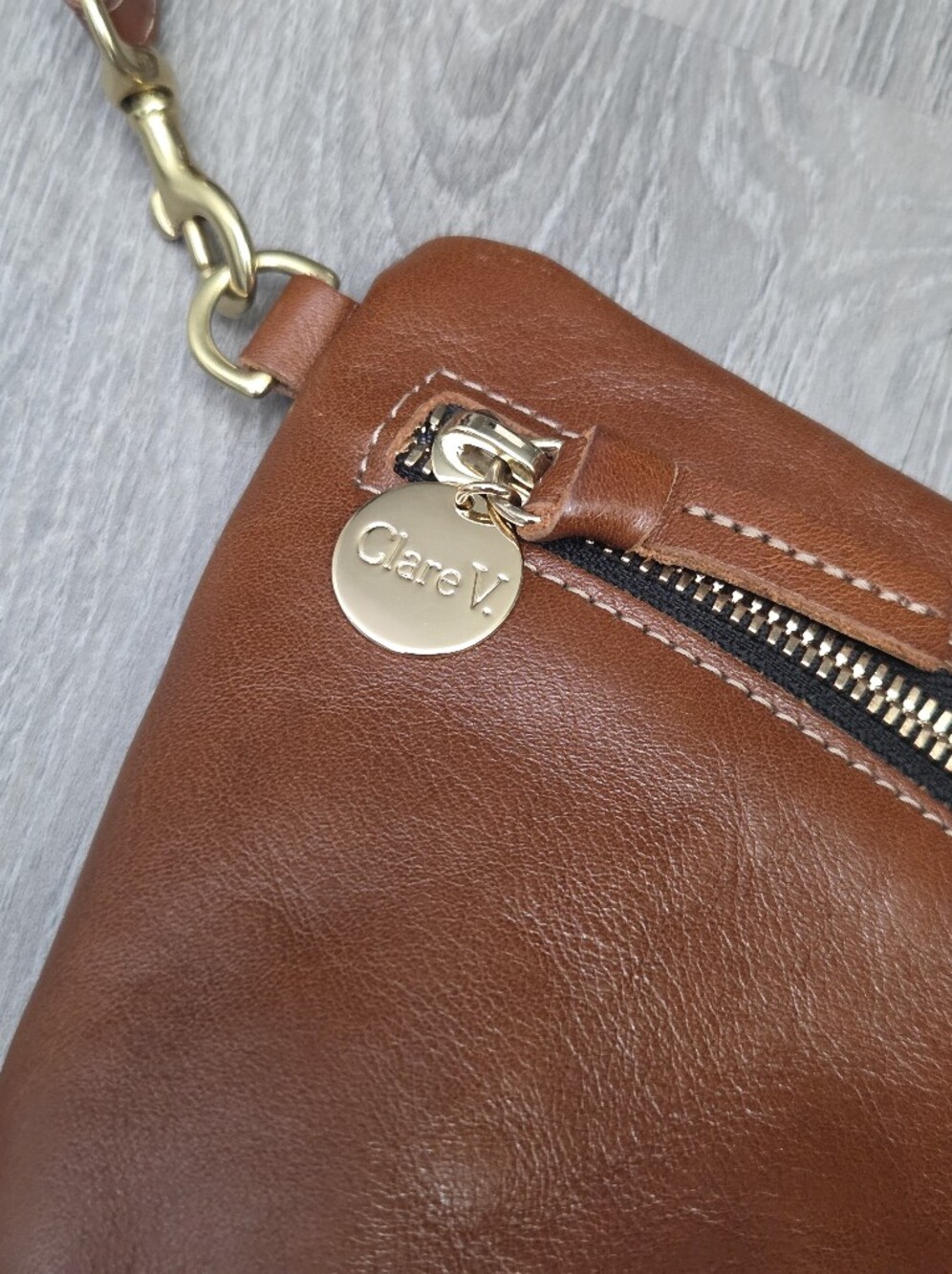 LIKE NEW CLARE V GRANDE FANNY BAG - MIEL OLD FASHION LEATHER - Picture 3 of 6